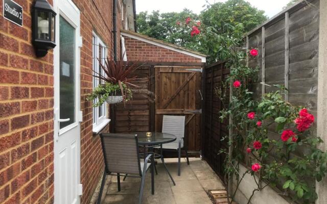 Studio-2 Staines,Heathrow, London-own entrance