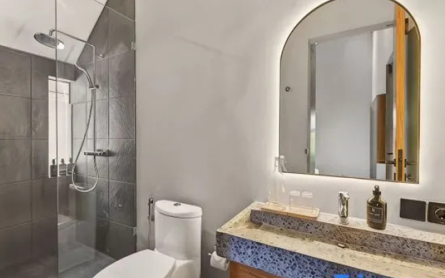 Damita Villa Brand New Modern 2BR Private Pool in Ubud -A Luxury Private Villa By Balinest Villas – Bathroom – Ubud