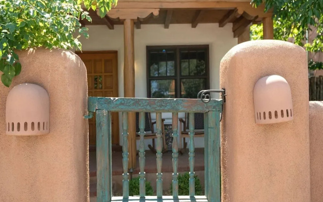 Casa Artista - A Work Of Art, One Block to Canyon Rd