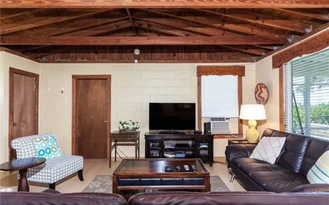 Seashell - Three Bedroom Home