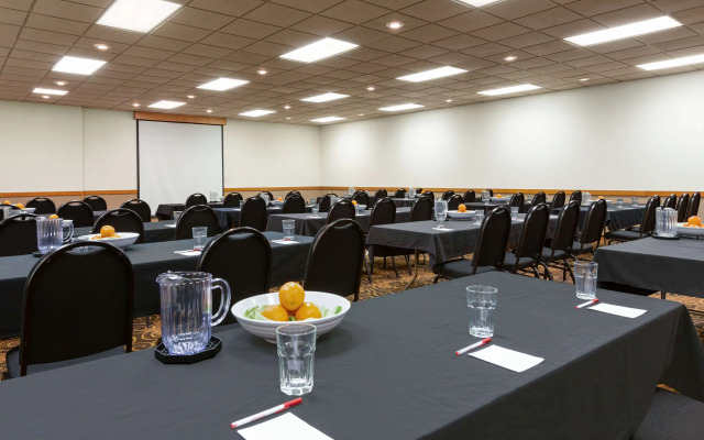 Ramada By Wyndham Bismarck