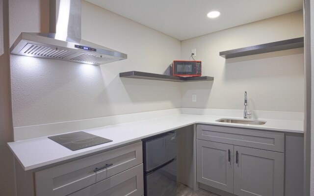 Sunrise Inn by OYO Titusville FL