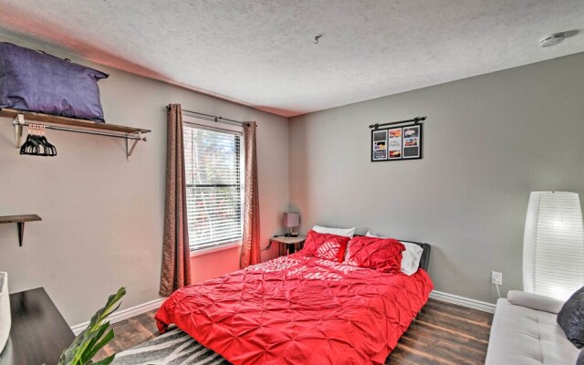 Updated Fayetville Townhome-away-from-home w/ Yard