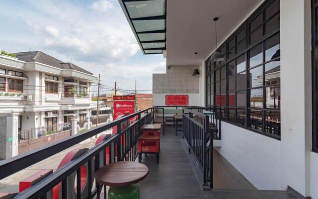 RedDoorz Plus @ Doorman Guest House