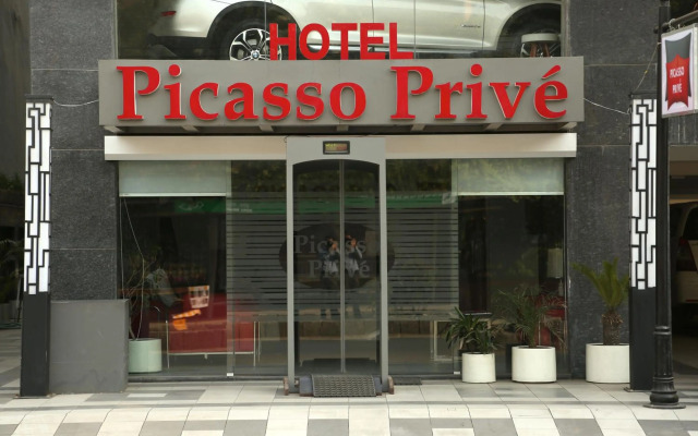 OYO 2637 Hotel Picasso Prive