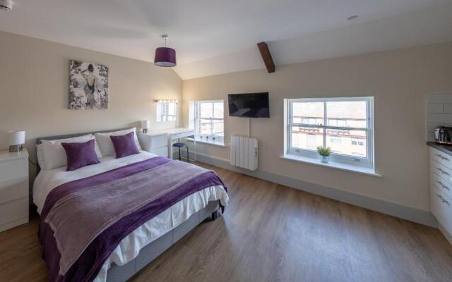 Isabella House - Hereford City Centre Aparthotel, By RentMyHouse