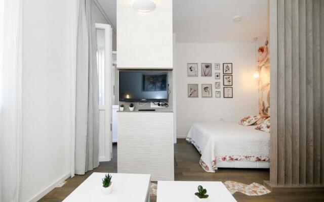 Anna Apartments
