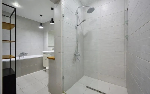 Йо Плейс на улице Героя Сарабеева В.И. 9