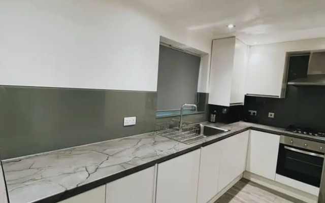 Stunning 3-bed House in Oldbury
