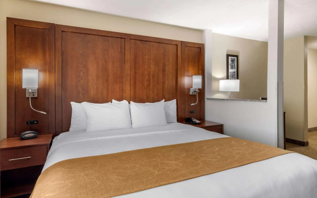 Comfort Suites Speedway - Kansas City