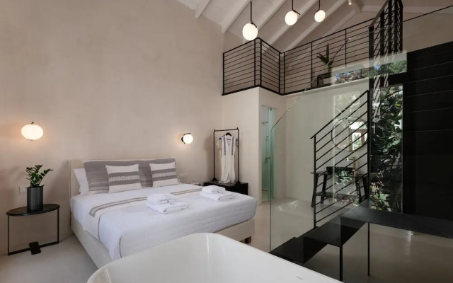 Sutor Chic Manor
