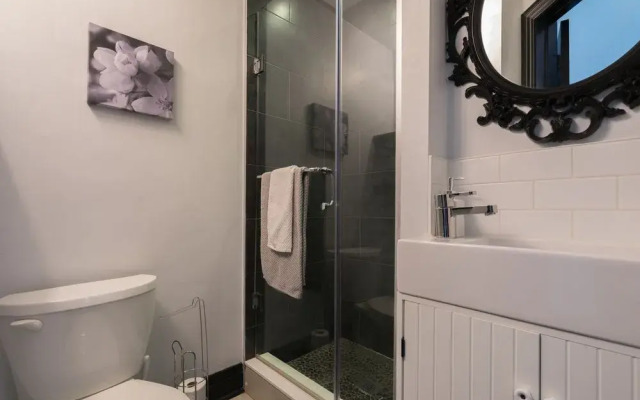 Applewood Suites - Toronto Traveler Loft