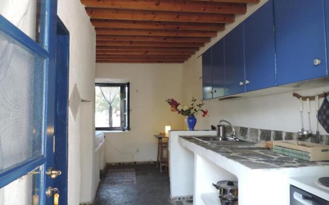 Lovely independent room in Ecovilla on the beach