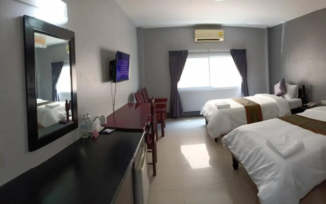 Submukdaphoomplace Hotel