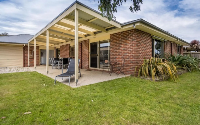WOODLAND HEATH ESCAPE PET FRIENDLY WIFI AND LINEN Inc