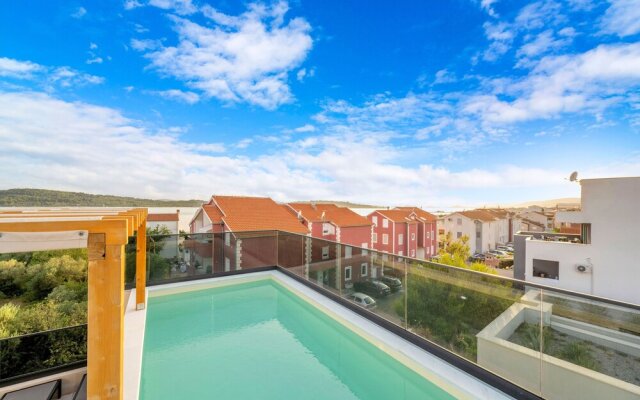 "villa 8 - Luxury Roof top Pools"