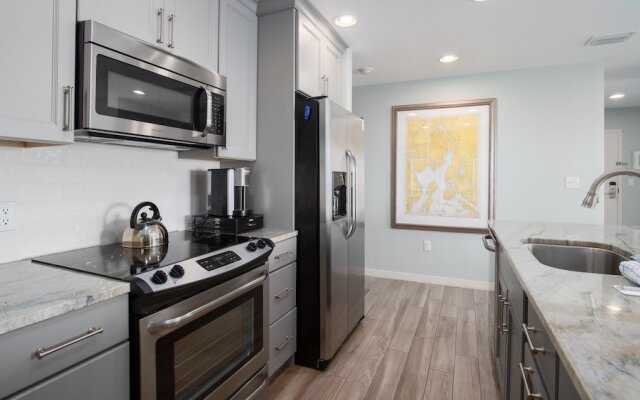 Luau I 7402/7404 - Flr14 - 3BR 3BA - "hurry Sundown"