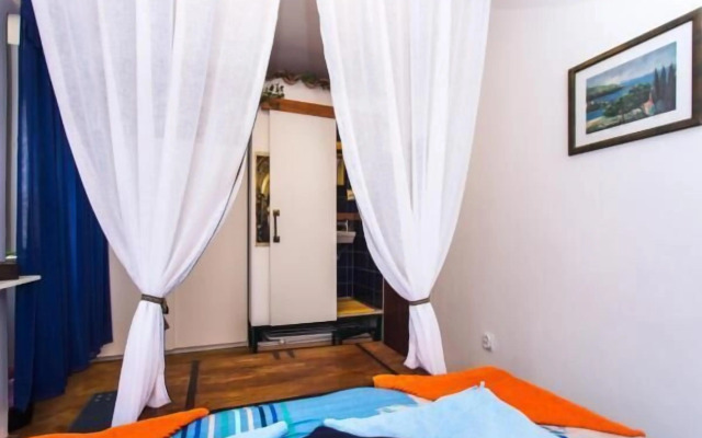 Blue Symphony Old Town