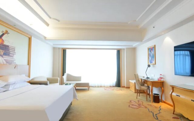 Vienna International Hotel (Huizhou Daya Bay Coastal Park Branch)