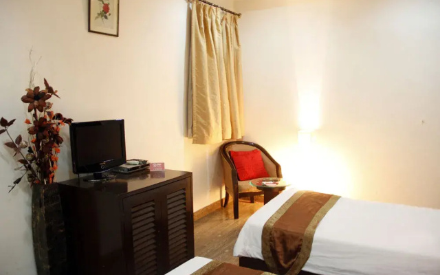 OYO Rooms Hauz Khas District Park