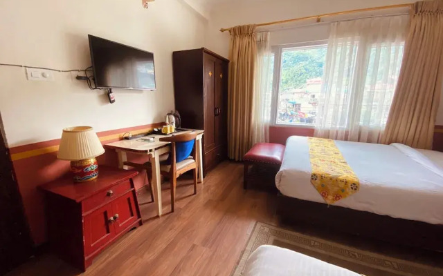 Three Jewels Boutique Hotel