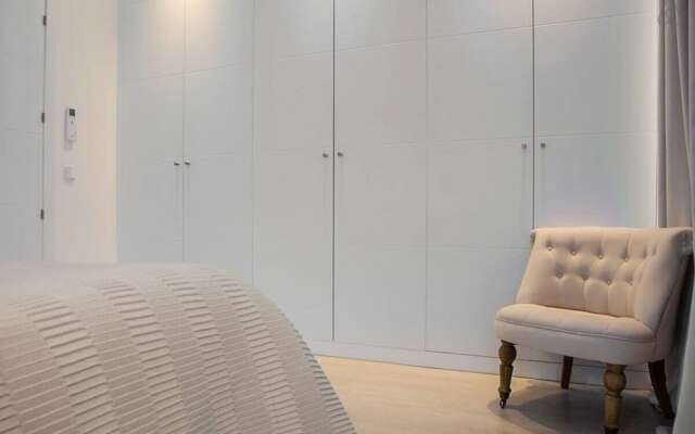 Sophisticated 3bed W/balcony 2min to Tube