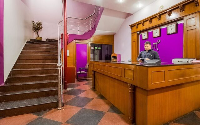 OYO 737 Hotel Manny'S Palace