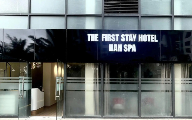 The First Stay Hotel