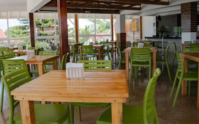 Hotel On Vacation Blue Cove