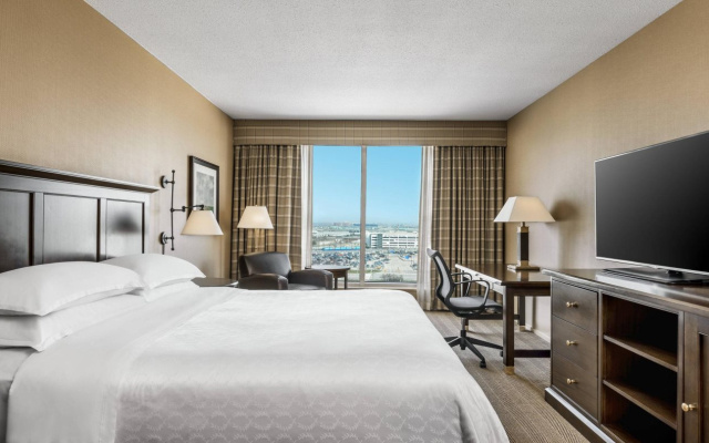Sheraton Gateway Hotel In Toronto International Airport