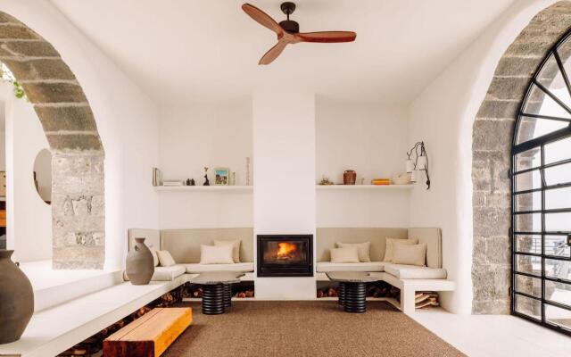 White Exclusive Suite & Villas