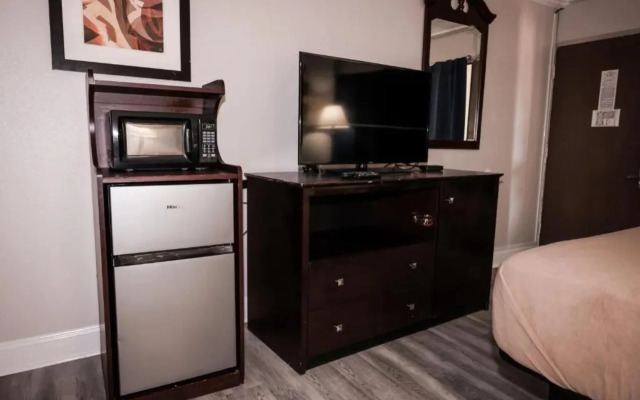 Riverside Inn & Suites by OYO Danville Ceaser Casino