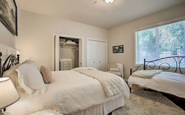 McMinnville Wine Country Home w/ Hot Tub+Deck
