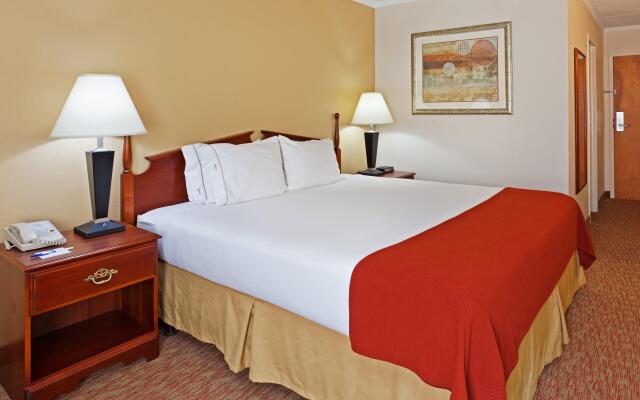 Holiday Inn Express & Suites Greensboro-(I-40 Wendover), an IHG Hotel