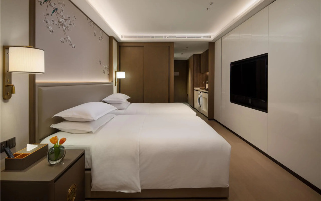 Yuexiu Hotel Guangzhou,Curio Collection by Hilton – Guest Rooms – Guangzhou