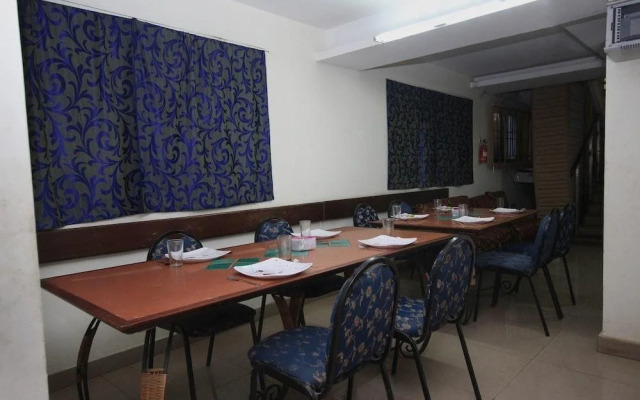 The Retreat Hotel by OYO Rooms