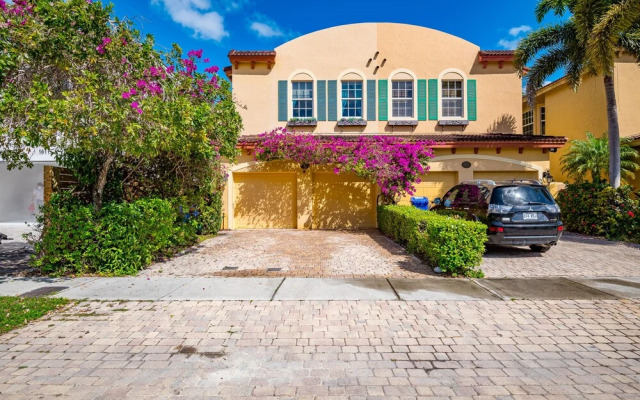 Las Olas Maison de Ville Near Fort Lauderdale Beach