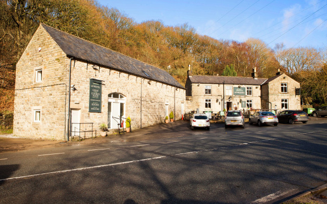 Ladybower Inn