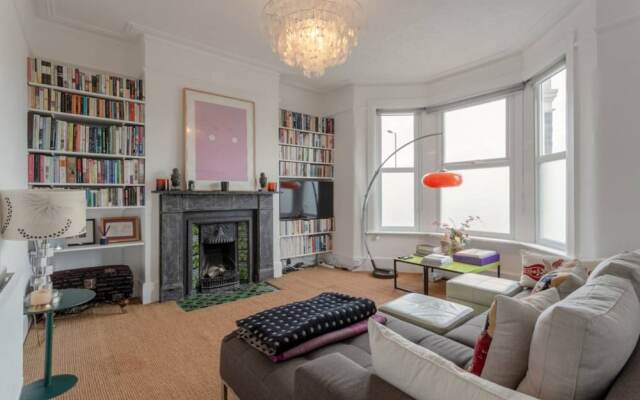 2 Bedroom Home in White City Shepherds Bush