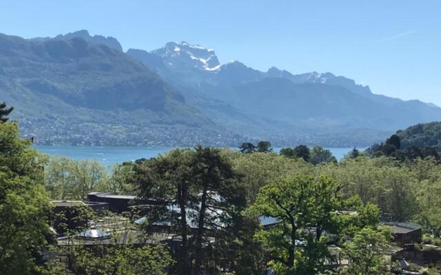 Up there "apartment 200m from the lake terrace lake view