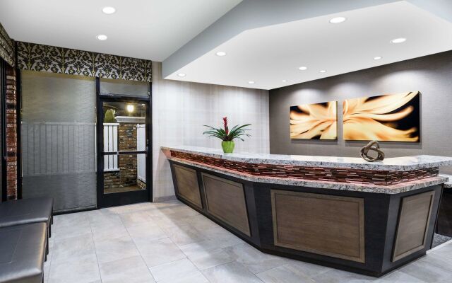 Best Western Plus Carriage Inn