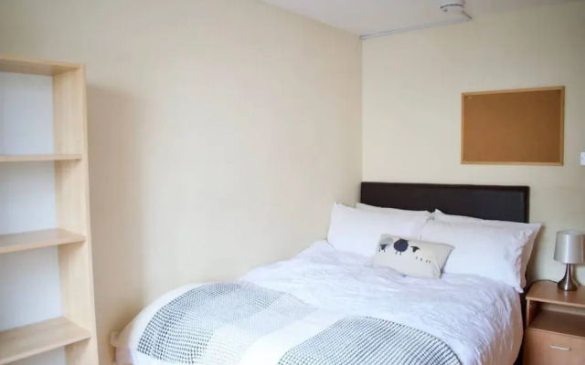 Spacious 3 Bed Apartment in Central Location