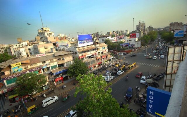 OYO 8692 Hotel Vibrant Regency