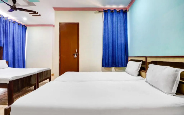 Metro Club & Guest House by OYO Rooms