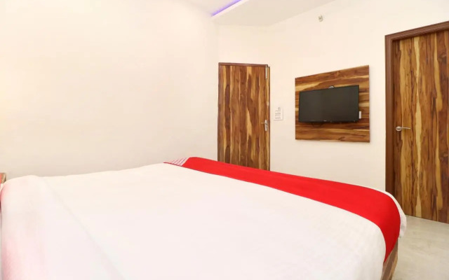 OYO 22115 Hotel D Plaza