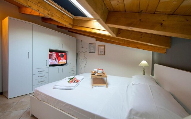 Amazing Gaia Le Palme Pool Lake View