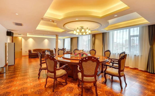 Longyun Hotel