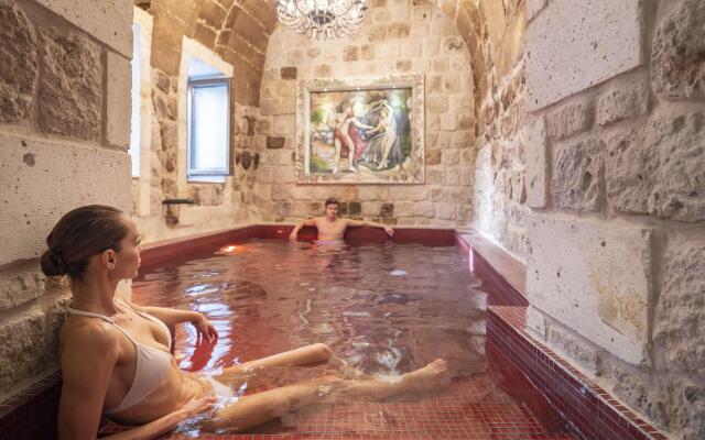 Elika Cave Suites & Spa