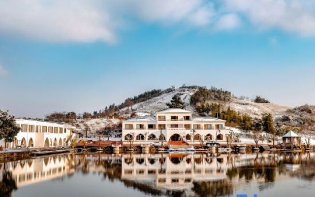 Zhi Lan Qiu Lakeside Homestay