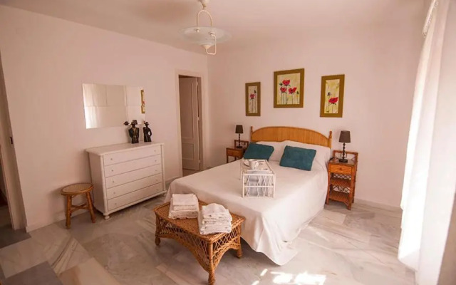 Luminoso y fresco apartamento en 2ª línea de playa